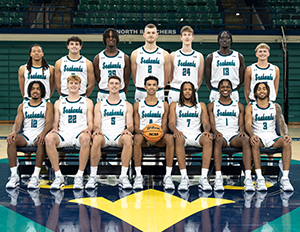 UNCW Mens Basketball team