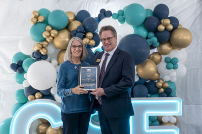 Leta Huntsinger receiving an award from Ron Vetter 