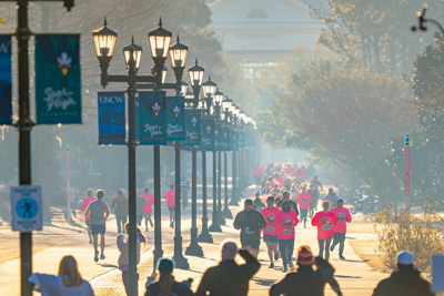 UNCW Homecoming 5K runners on campus